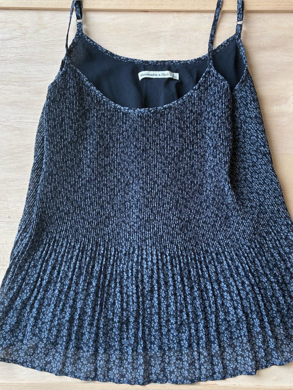 Abercrombie & Fitch Black Blue Floral Spaghetti Strap Cami
Women's Small